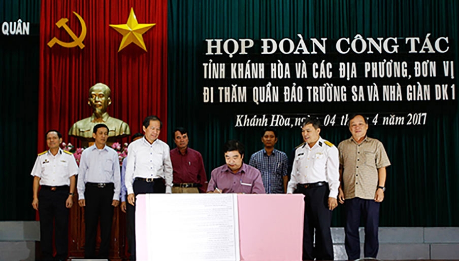 Các tỉnh, đơn vị ký kết thi đua 10 ngày hành trình ra đảo