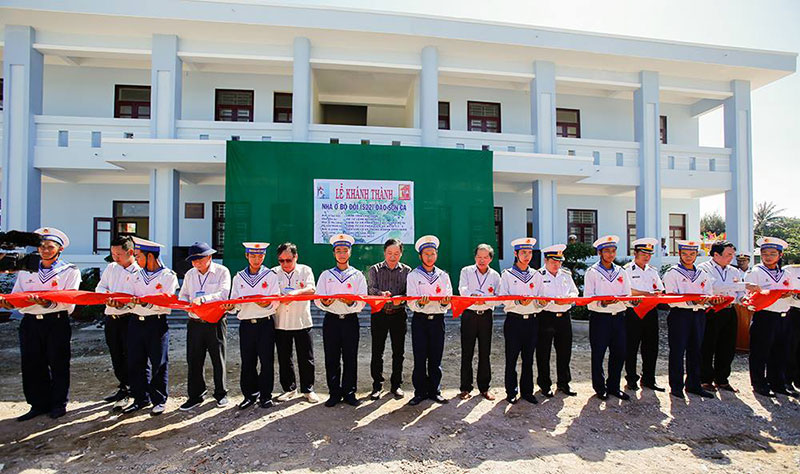 Bí thư Tỉnh ủy Lâm Đồng cắt băng khánh thành khu nhà ở tặng bộ đội trên đảo Sơn Ca