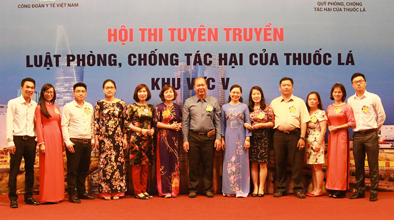 Chụp hình lưu niệm