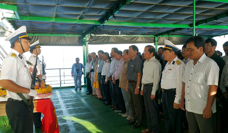 Đoàn công tác của tỉnh thăm nhà giàn DK1