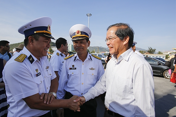 Chia tay lực lựng hải quân.