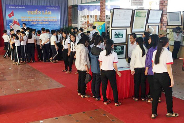 Đạ Tẻh: Triển lãm bản đồ và trưng bày tư liệu về Hoàng Sa - Trường Sa