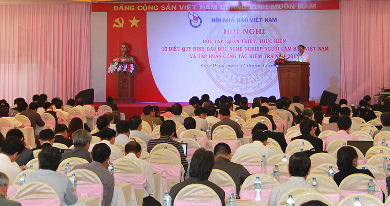 Quán triệt thực hiện 10 điều quy định đạo đức nghề nghiệp người làm báo Việt Nam và tập huấn công tác kiểm tra năm 2017