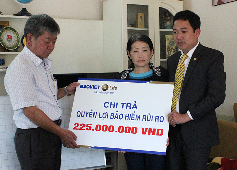 Chia sẻ rủi ro cùng khách hàng