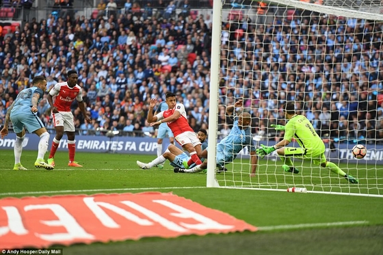 Ngược dòng ngoạn mục, Arsenal vào chung kết cúp FA