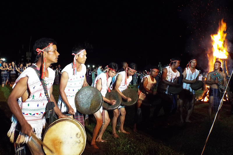 Diễn tấu cồng chiêng