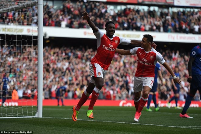 Arsenal chặn đứng mạch bất bại của M.U, nuôi hy vọng tốp 4