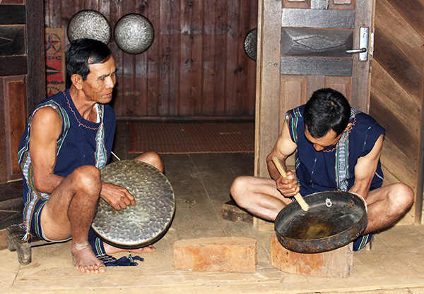 Chỉnh chiêng - kỹ năng thẩm âm độc đáo của các tộc người Tây Nguyên