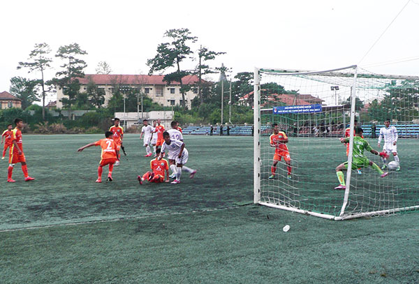 Thắng 2-1 trước Phù Đổng FC trên sân nhà Đà Lạt, Lâm Đồng tiếp tục dẫn đầu bảng A