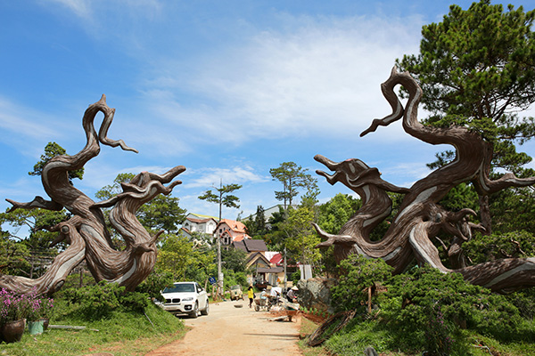 Cổng Quần long hội tụ