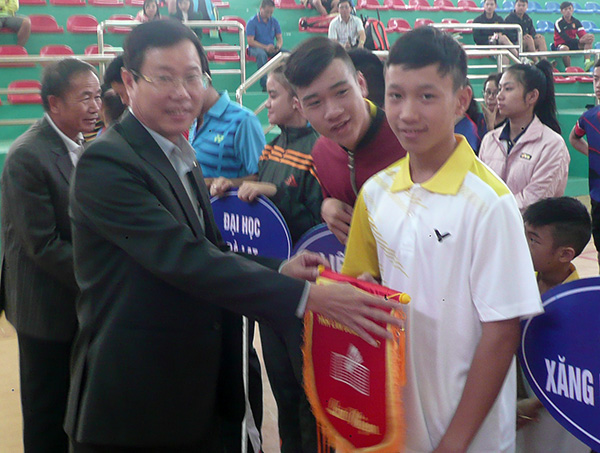 Trên 170 VĐV tham dự Giải cầu lông toàn tỉnh 2017