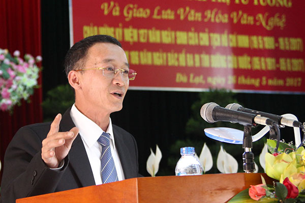 Sinh hoạt chính trị tư tưởng và giao lưu văn hóa văn nghệ