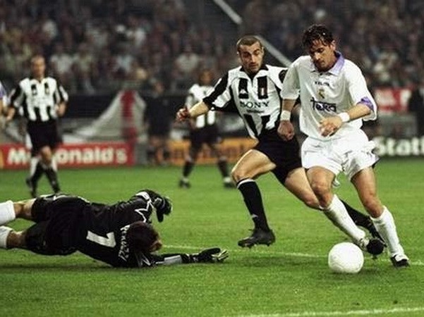 Real đánh bại Juventus 1-0 ở chung kết Champions League 1998