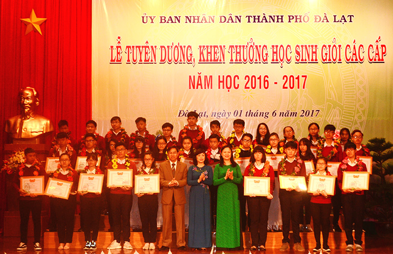 Đà Lạt: Tuyên dương – khen thưởng 603 học sinh giỏi các cấp