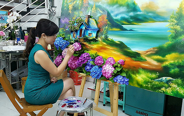 Hoa Đà Lạt "nở" trên tranh đất sét