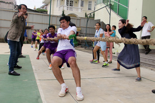 Thi đấu môn Kéo co