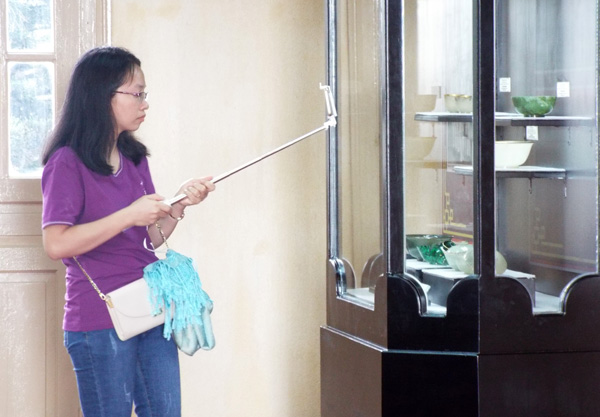Không gian trưng bày thu hút đông du khách tham quan