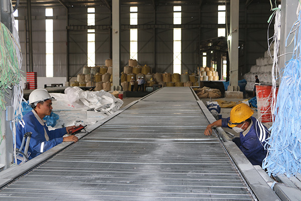 Đời sống công nhân ổn định ở nhà máy bauxite