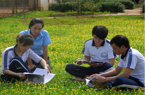 Trên đường về lại cộng đồng
