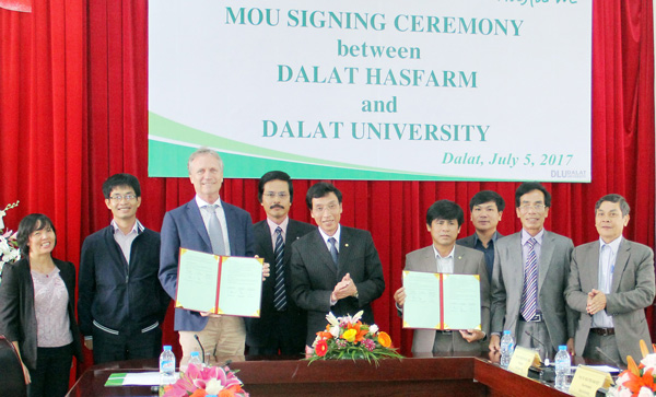Công ty Dalat Hasfarm tài trợ Đại học Đà Lạt 1.000 m2 nhà kính