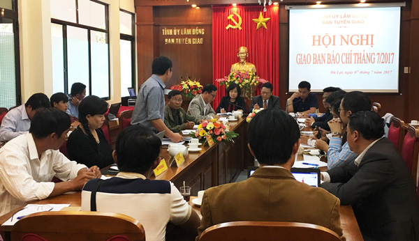Giao ban báo chí tháng 7: Báo chí quan tâm đến vấn đề nạn cò du lịch