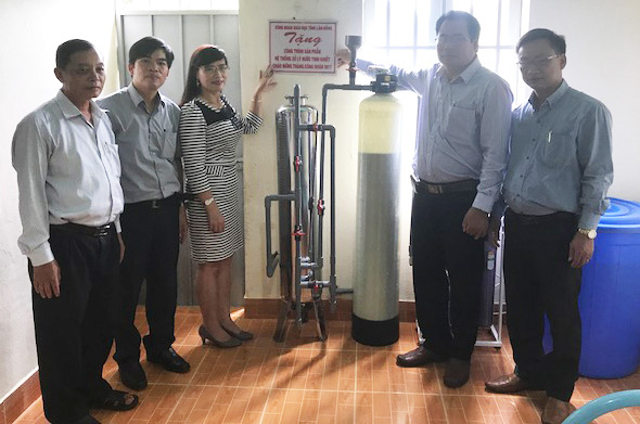 Hỗ trợ giáo dục vùng khó