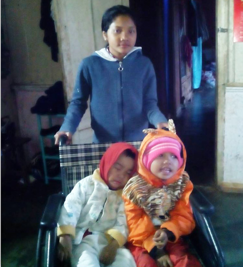 Cảm thương những đứa trẻ mồ côi tàn tật