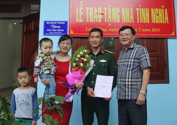 Học viện Lục quân trao tặng nhà tình nghĩa cho con liệt sỹ