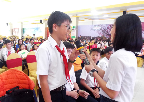 Tuyên dương "Những tấm lòng yêu bé" và Diễn đàn trẻ em