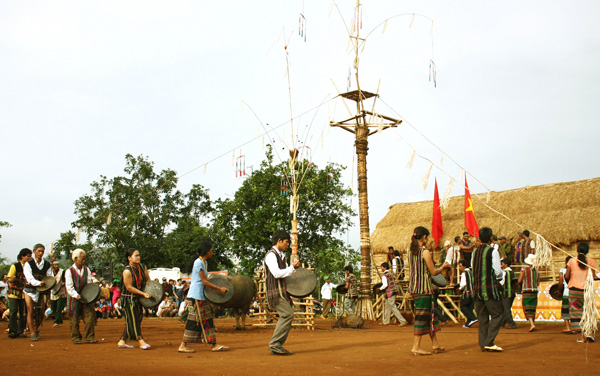 Mênh mang chiêng Mẹ…