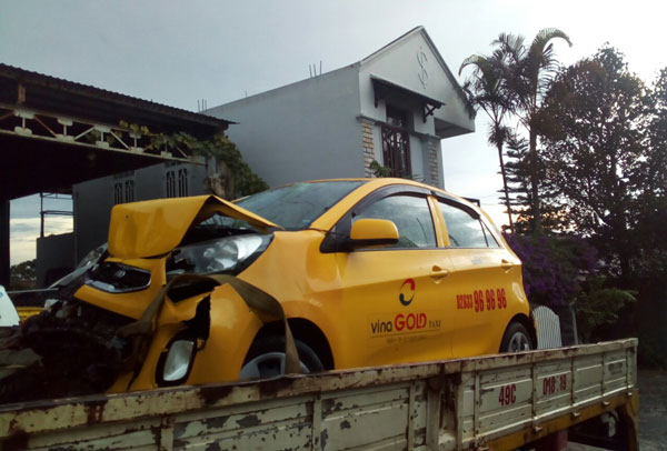 Lại tông xe trên đèo Prenn khiến giao thông ách tắc