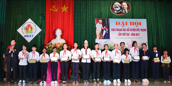 Tuyên dương 107 cháu ngoan Bác Hồ