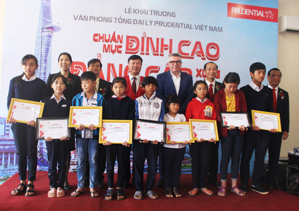 Prudential khai trương Văn phòng Tổng đại lý mô hình mới tại Đức Trọng