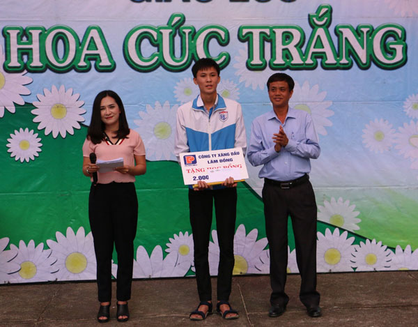 Bảo Lâm: Nhân vật "Hoa cúc trắng" nhận phần thưởng hơn 90 triệu đồng