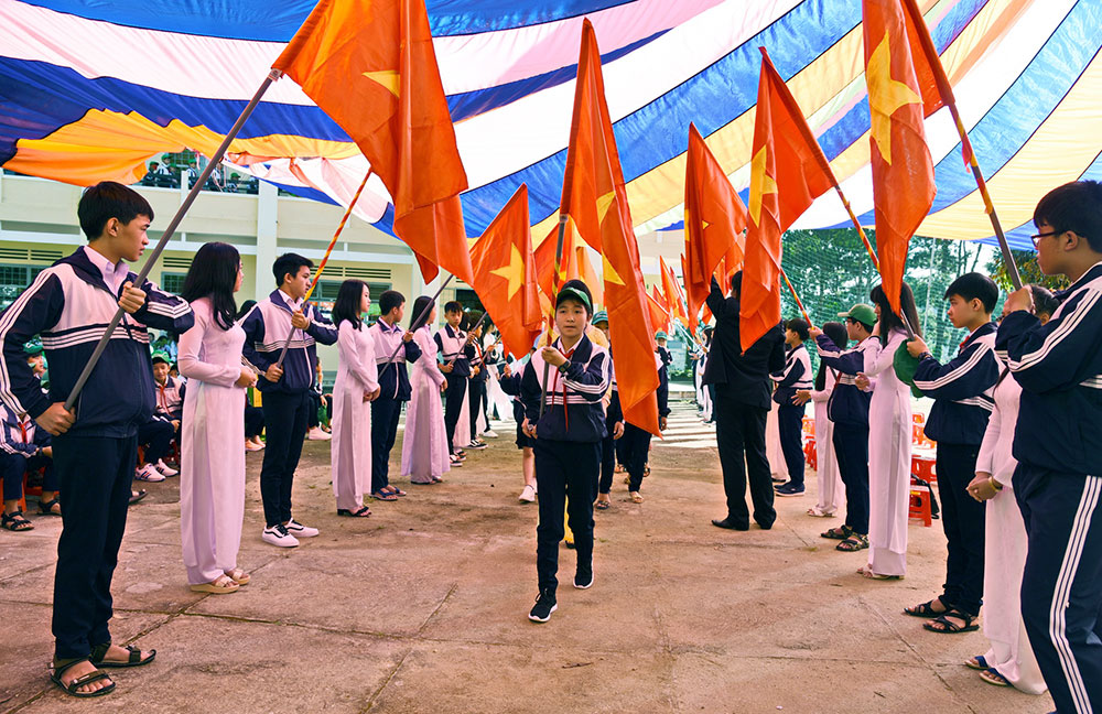 Đón các em học sinh vào lớp 6 của trường
