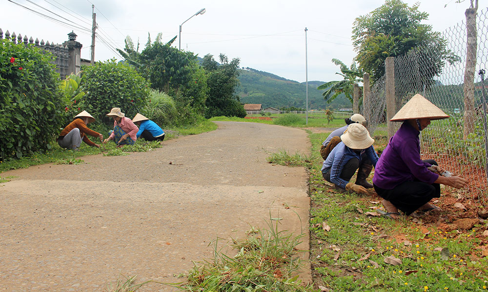 Khơi sức dân dựng xây nông thôn mới