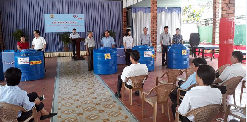 Trao bồn chứa nước cho công nhân, viên chức, lao động nghèo