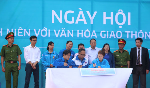 Nhiều hoạt động sôi nổi trong Ngày hội Thanh niên với văn hoá giao thông 2017