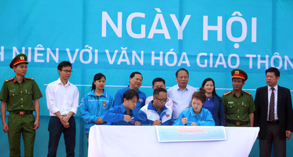 Nhiều hoạt động sôi nổi trong Ngày hội Thanh niên với văn hóa giao thông 2017