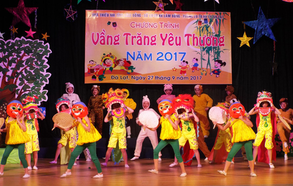 &quot;Vầng trăng yêu thương&quot; dành cho trẻ em khuyết tật, trẻ em có hoàn cảnh đặc biệt