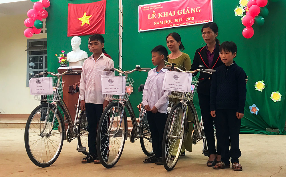 Nâng bước học sinh đến trường