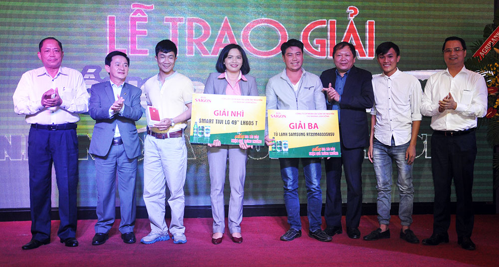 Bia Sài Gòn trao thưởng cho khách hàng