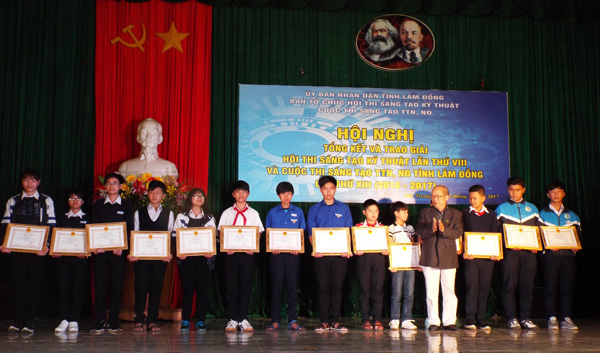 Trao giải thưởng Hội thi Sáng tạo kỹ thuật tỉnh Lâm Đồng lần thứ 8 và Cuộc thi Sáng tạo thanh thiếu niên, nhi đồng lần thứ 13 – 2017