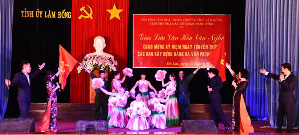 văn nghệ chào mừng nhân kỷ niệm Ngày truyền thống các Ban Xây dựng Đảng và Văn phòng cấp ủy