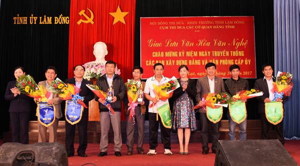 Trao giải quần vợt đôi nam