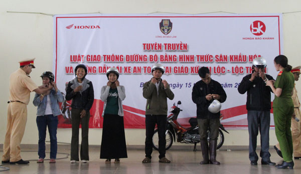 Bảo Lâm: Tuyên truyền Luật giao thông cho bà con đồng bào dân tộc thiểu số