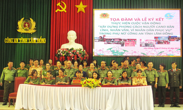Tọa đàm về xây dựng phong cách người nữ công an nhân dân bản lĩnh, nhân văn, vì nhân dân phục vụ