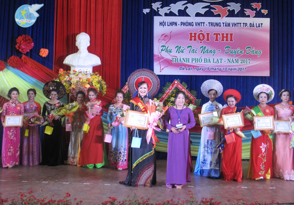 Trao giải hội thi "phụ nữ tài năng - duyên dáng"
