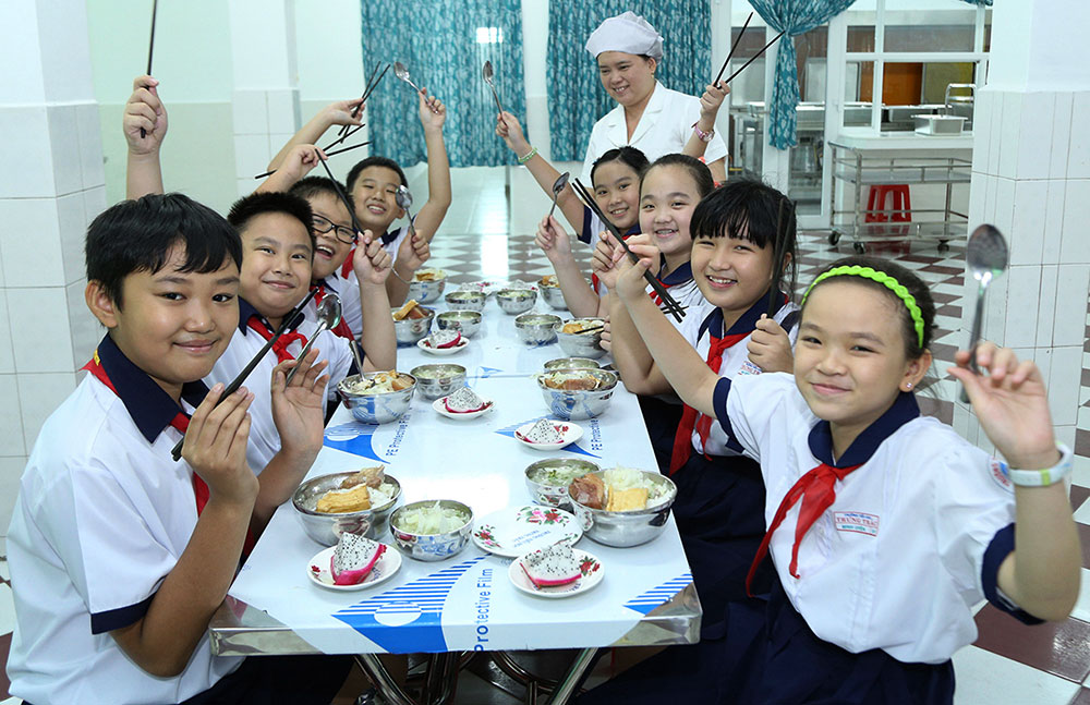 Xây dựng thực đơn cân bằng dinh dưỡng cho trường tiểu học bán trú
