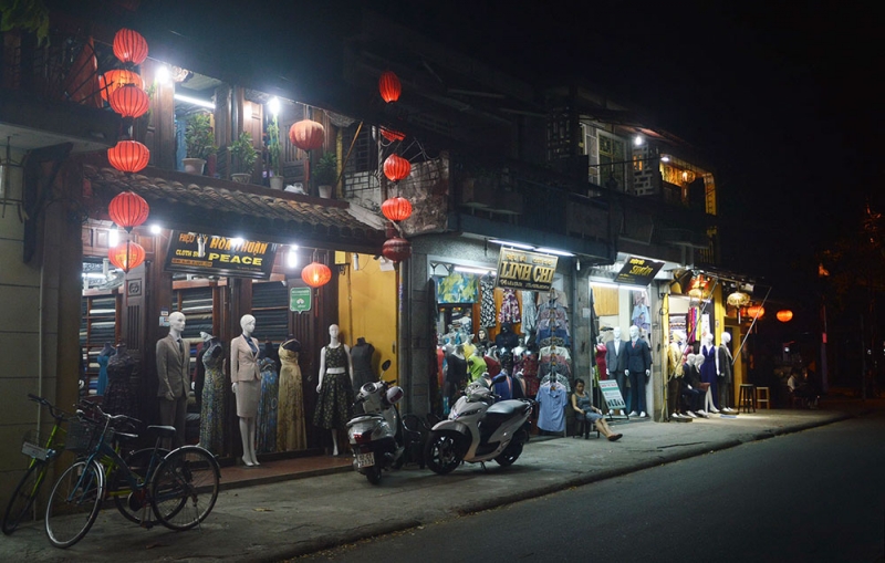 An nhiên đêm Hội An